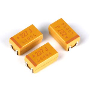 Chip mounted tantalum electrolytic capacitor